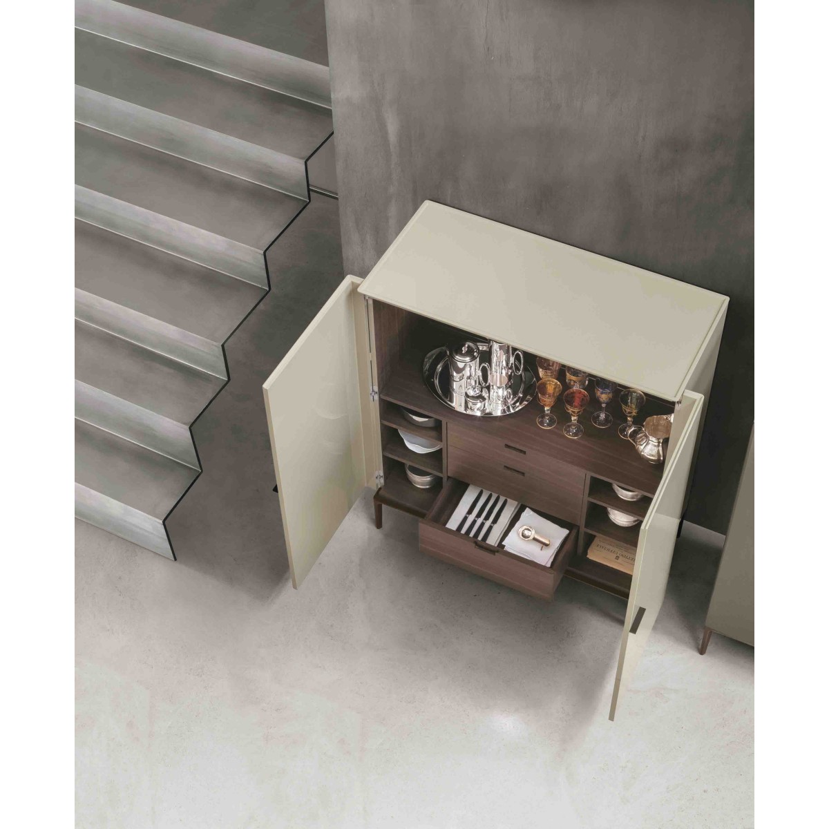 Sideboard Side Up Alivar