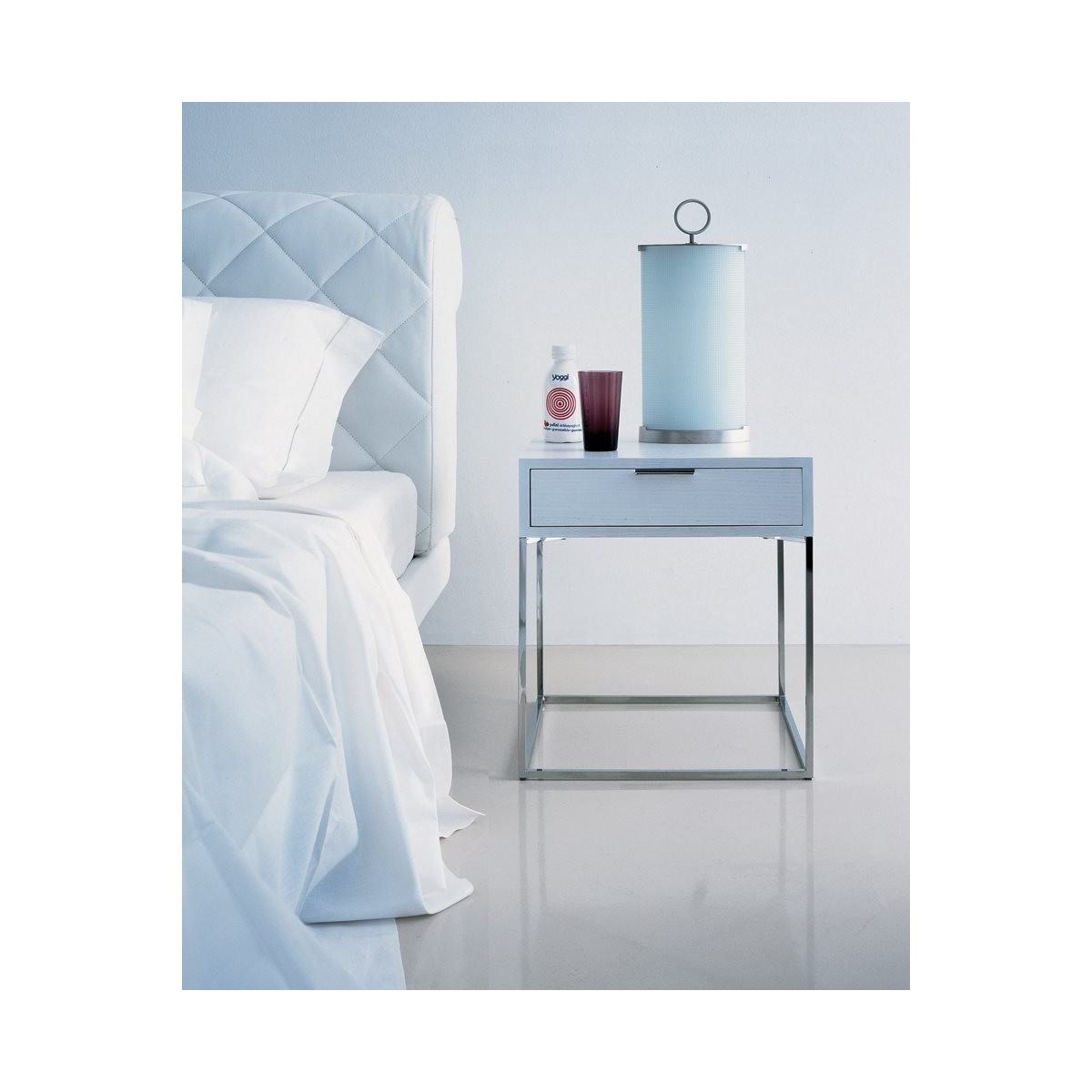 Night table with drawer 642 Oscar Zanotta Night table with drawer 642 Oscar Zanotta