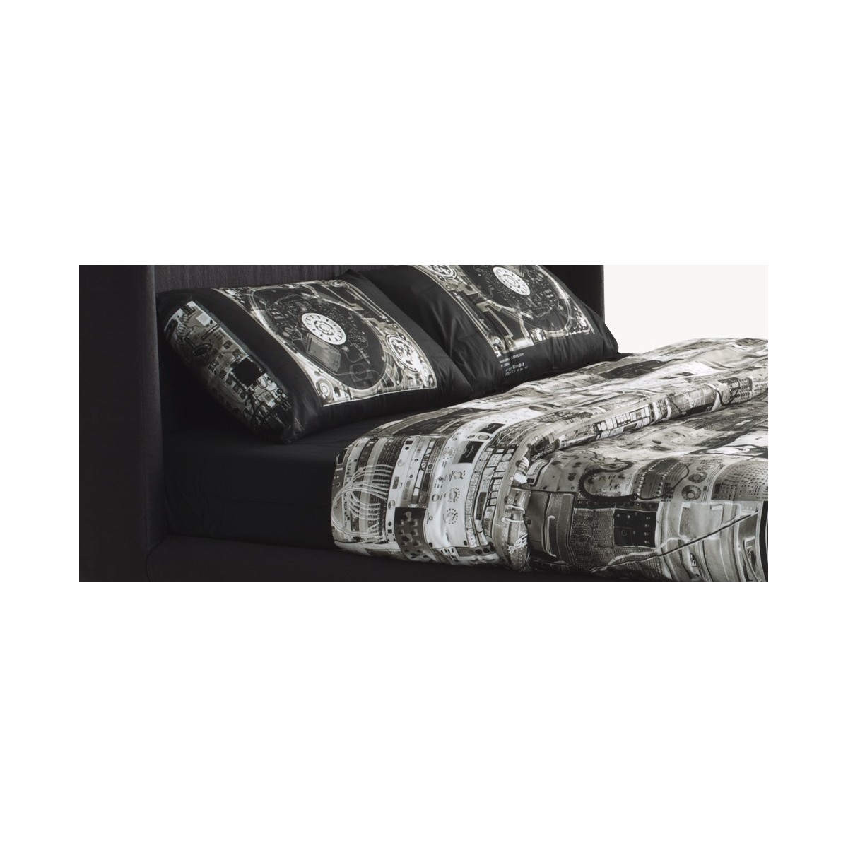 Bed Gimme Shelter Moroso